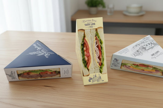 Boîte triangulaire avec fenêtre